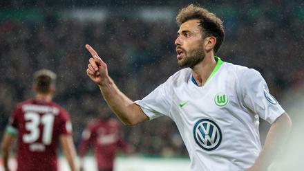 Wolfsburgs Admir Mehmedi jubelt nach seinem Treffer zum 1:0.