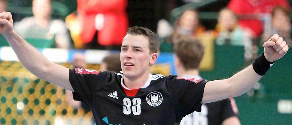 Jubel und Erleichterung bei Dominik Klein und den Deutschen Handballern nach dem Sieg gegen Tschechien.