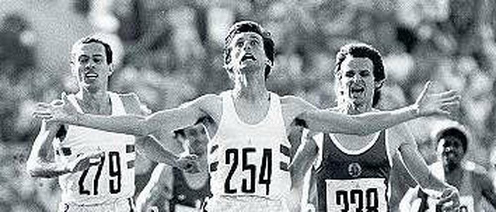 Sebastian Coe gwinnt bei den Olympischen Sommerspielen 1980 in Moskau die Goldmedaille im 1500-Meter-Lauf.