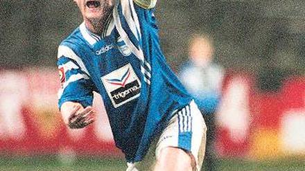 Axel Kruse, 42, erzielte in 64 Erst- und Zweitligaspielen für Hertha 24 Tore. Ende 1997, nach dem zweiten Aufstieg mit den Berlinern, beendete er seine Profikarriere. Foto: dpa