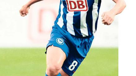 Pal Dardai, 34, hat als einziger Spieler von Hertha BSC den Aufstieg 1997 und alle 13 Jahre in der Bundesliga miterlebt. Der Ungar, mit 286 Einsätzen Rekordspieler des Klubs, besitzt einen Vertrag für die zweite Mannschaft, wird aber wohl weiter für Herthas Profis spielen. Foto: ddp