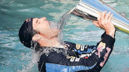 Siegerdusche. Mark Webber gewann die letzten beiden Formel-1-Rennen. Foto: dpa
