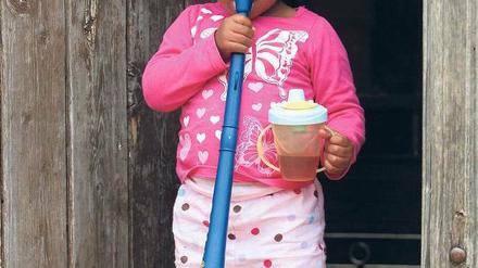 Ob groß, ob klein: Eine Vuvuzela muss immer sein. Foto: dpa (2)