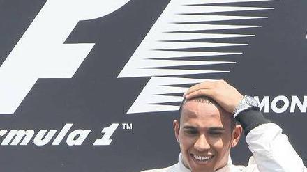 Schon wieder ich. Mit seinem Sieg hat Lewis Hamilton in der WM-Wertung die Führung übernommen. Foto: dpa