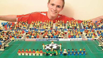 Die WM in Lego. Fabian Moritz stellt die Tore der DFB-Elf nach.