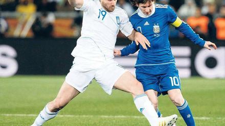 Messi in Manndeckung.