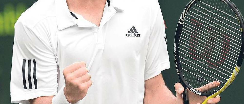 Ein Mann, ein Schrei, ein Sieg. Daniel Brands gewann in Wimbledon nervenstark gegen den Rumänen Hanescu. Foto: dpa