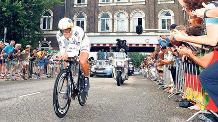 Sprint zu Gelb. Der Schweizer Fabian Cancellara gewann den 8,9 Kilometer langen Prolog rund um Rotterdam vor dem Deutschen Tony Martin.Foto: AFP