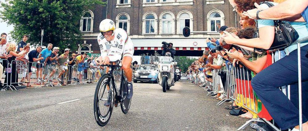 Sprint zu Gelb. Der Schweizer Fabian Cancellara gewann den 8,9 Kilometer langen Prolog rund um Rotterdam vor dem Deutschen Tony Martin.Foto: AFP