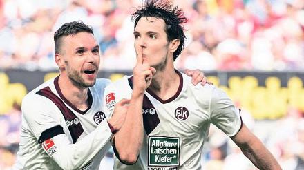 Ruhe bitte. Kaiserslauterns Angreifer Srdjan Lakic (r.) bringt die Kritiker mit seinen zwei Treffern in Köln zum Schweigen.