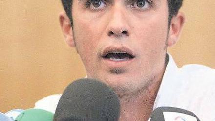 In Erklärungsnot. Alberto Contador versucht, seine Unschuld zu beweisen. Foto: dpa