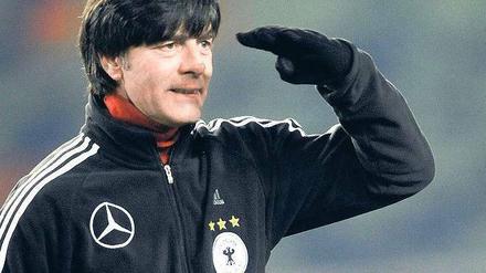 Joachim Löw, 50, ist seit 2006 Cheftrainer der deutschen Nationalmannschaft. Die französische Sportzeitung „L’Équipe“ wählte ihn zum „Manager des Jahres“. 