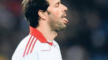 Zunge zeigen. Das Hamburger Starensemble um Stürmer Ruud van Nistelrooy schleppt sich schnaufend in den Winter. 