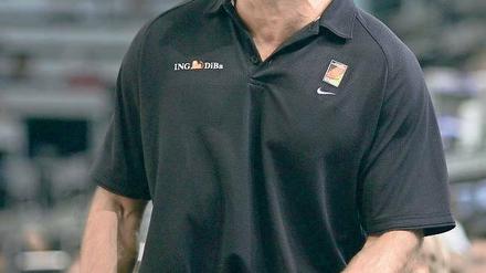 Dirk Bauermann, 53, ist seit 2003 Bundestrainer der deutschen Basketball-Nationalmannschaft. Seit 2010 trainiert er zudem die Basketballer des FC Bayern in der Zweiten Liga – und hat dort große Ziele. Foto: AFP