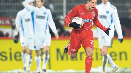 Touchdown in der Alten Försterei. Halil Savran stürmt mit seinem 1. FC Union den Abstiegsplätzen davon.