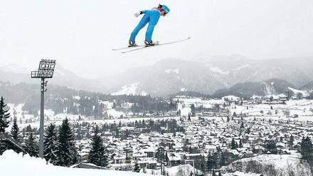 Zum Abheben. Oberstdorf hat bei der Nordischen Ski-WM 2005 und bei der Vierschanzentournee schon bewiesen, dass es Großveranstaltungen stemmen kann. 