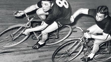 In den fünfziger Jahren sprintete Otto Ziege (l.) mit seinem Partner Fernando Terruzzi im Sportpalast. Zuletzt gab der 84-Jährige den Startschuss. 