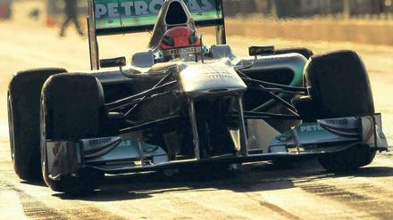 Gold, Silber oder Blech? Mit dem Mercedes W02 will Michael Schumacher in dieser Saison zumindest Siege einfahren. Foto: nordphoto