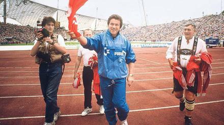Wedelt er bald wieder für Bayern? Heynckes feiert im Münchner Olympiastadion den Meistertitel 1989.