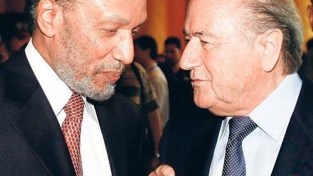 Kontrahenten unter sich. Bin Hammam (links) und Joseph Blatter. 