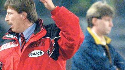 Wende in Frankfurt. Christoph Daum (links) folgt Michael Skibbe. Vor zwölf Jahren duellierten sie sich noch als Trainer von Bayer Leverkusen und Borussia Dortmund. Foto: dpa
