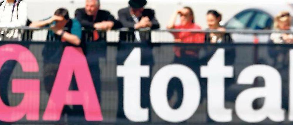 Der neue Alte. Andries Jonker leitete als Interimstrainer das Auslaufen der Bayern am Sonntag unfallfrei. Zuvor war er ein treuer Helfer des entlassenen Louis van Gaal. Foto: Reuters