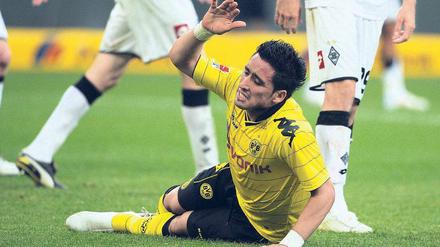 Ein Barrios am Boden. Dortmunds bester Torjäger war angeschlagen und wurde in Gladbach nur eingewechselt. Doch selbst er konnte die Niederlage nicht verhindern. 