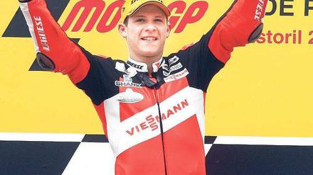 Stefan Bradl, 21, fährt für das Team Viessman Kiefer Racing in der Motorrad-WM. Nach zwei Siegen in drei Rennen führt der Sohn des früheren 250er-Weltmeisters Helmut Bradl die Moto2-Wertung an. 