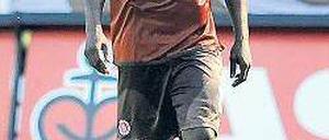 Nach unten. Asamoah könnte trotz Abstieg bei St. Pauli bleiben. Foto: Reuters