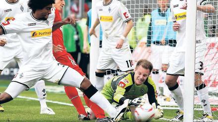 Mit der Gier nach Erfolg. Marc-André ter Stegen (hier in seinem Bundesliga-Debüt gegen Köln) hat Gladbachs Abwehr stabilisiert. 