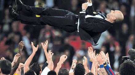 Meister der Leichtigkeit. Trainer Pep Guardiola hat dem FC Barcelona die Schwerelosigkeit beigebracht. 