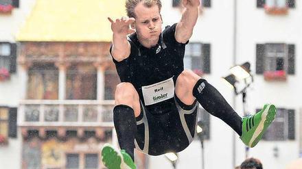 Kurzer Flug. Beim Wettkampf in Innsbruck vor dem Goldenen Dachl konnte Christian Reif überhaupt nicht überzeugen.