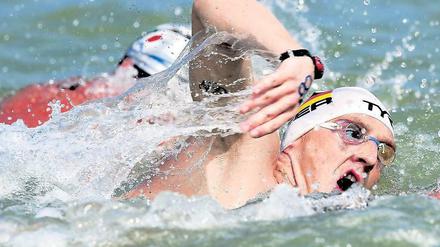 Vorsicht, Hindernisse im Wasser. Freiwasser-Schwimmer wie der Weltmeister Thomas Lurz müssen im Wettkampf mit unliebsamen Überraschungen rechnen. Foto: AFP