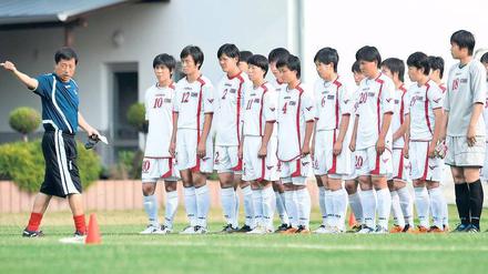 Aufgereiht für die WM. Die Nordkoreanerinnen trainierten in der Vorwoche in Leipzig für ihr brisantes Auftaktspiel am kommenden Mittwoch gegen die USA. 