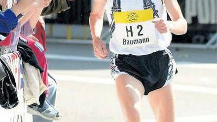 Dieter Baumann, 46, gehört zu den bisher erfolgreichsten deutschen Langstreckenläufern, über 5000 Meter wurde er 1992 Olympiasieger. Seine Karriere beendete er 2003. 