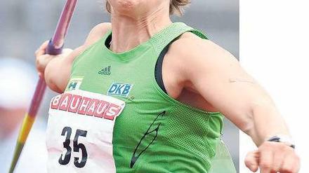 Wurfgewaltig. Christina Obergföll sicherte sich in Kassel mit 68,86 Meter den deutschen Meistertitel und ist auch für die WM eine Favoritin auf den Sieg. Foto: dapd