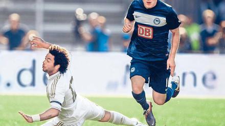 Hamburger Schwung. In der Heimat will Tunay Torun (r.) zeigen, dass er eine Verstärkung für Hertha ist. Foto: Reuters