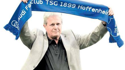 Schal-Attacke. Dietmar Hopp geriert sich in Hoffenheim bisweilen wie ein Fan – leidenschaftlich und nicht immer professionell.