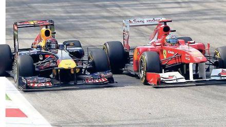Ganz schön eng. Beim vergangenen Rennen in Monza kamen sich Sebastian Vettel (l.) und Fernando Alonso recht nahe. Foto: dapd