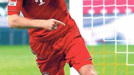 Wie immer. Im ersten Spiel nach seiner Verletzungspause trifft Arjen Robben zum 3:0 gegen Bayer Leverkusen. Foto: Reuters
