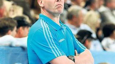 Alfred Gislason, 52, ist erfolgreicher Trainer des THW Kiel. Der einstige isländische Nationalspieler wurde als Profi mit Essen zweimal Deutscher Meister. Foto: dpa