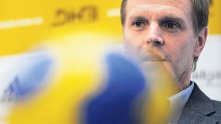 Martin Heuberger, 47, ist seit dem 1. Juli Handball-Bundestrainer. Heute gibt der Nachfolger von Heiner Brand beim Supercup in der Berliner Max-Schmeling-Halle gegen Dänemark (18.30 Uhr, live bei Sport1) sein Debüt mit der Nationalmannschaft. Foto: dapd
