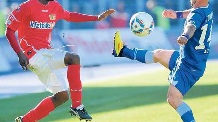 Patrick Zoundi, 29, erzielte bisher in 11 Zweitliga-Spielen 1 Tor für den 1. FC Union. Der Mittelfeldspieler kam im Sommer von Fortuna Düsseldorf zu den Köpenickern. Foto: dpa