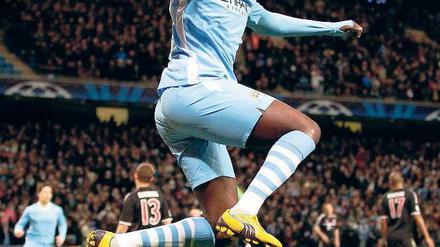 Zu kurz gesprungen. Der 2:0-Sieg, hier freut sich Yaya Touré über sein Tor, brachte Manchester City letztlich gar nichts.Foto: Reuters