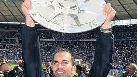 Sein Ding. Markus Babbel feierte mit Hertha den direkten Wiederaufstieg und den Gewinn der Zweitliga-Radkappe. Foto: dapd