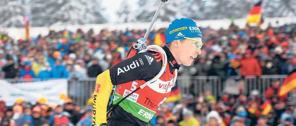 Mit voller Kraft zum Sieg. Andreas Birnbacher gewann vor der Kulisse von tausenden begeisterten Zuschauern in Oberhof. Foto: dpa