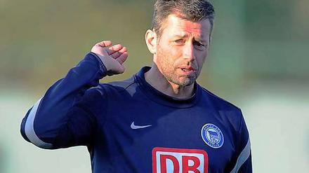 Herthas Trainer Michael Skibbe will zum Start in die Rückrunde aktive Berliner Profis sehen.