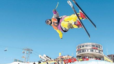 Auf die Höhe kommt es an. Wer beim Ski-Freestyle in der Halfpipe besonders schwierig und trickreich abhebt, hat die besten Chancen, einen Wettbewerb zu gewinnen.