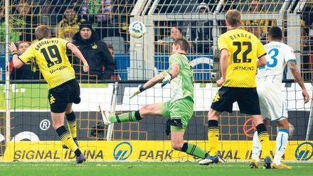 Wieder ist er drin. Kevin Großkreutz (links) trifft zum 2:0 für die starken Dortmunder gegen Hoffenheim.
