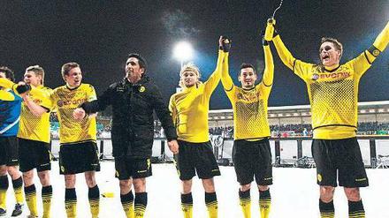 Jubel auf Eis. Erleichtert feierten die Dortmunder Spieler den Einzug ins Halbfinale. 